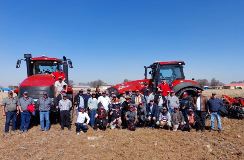 Training with Customers Dealers Trainers and Business Managers<br>IMAGE SOURCE: CASE IH; CNH Industries