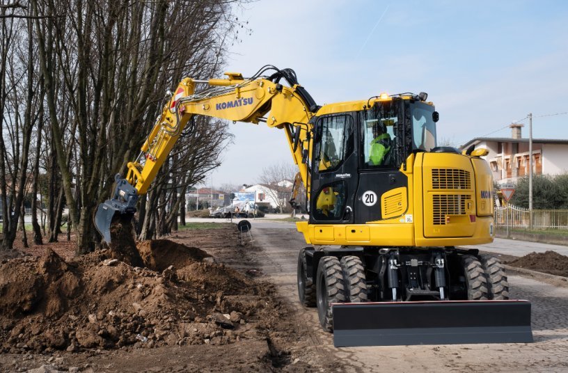 Komatsu PW98MR-11<br>IMAGE SOURCE: Komatsu