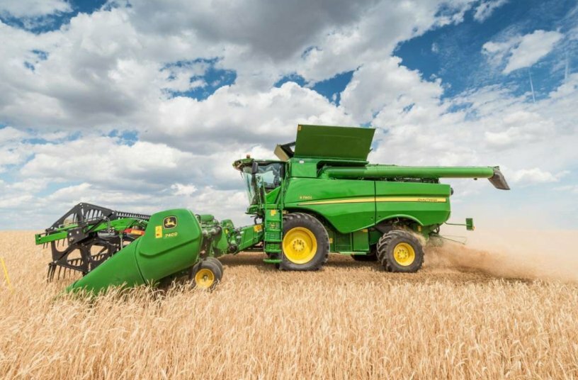 John Deere S760<br>IMAGE SOURCE: John Deere