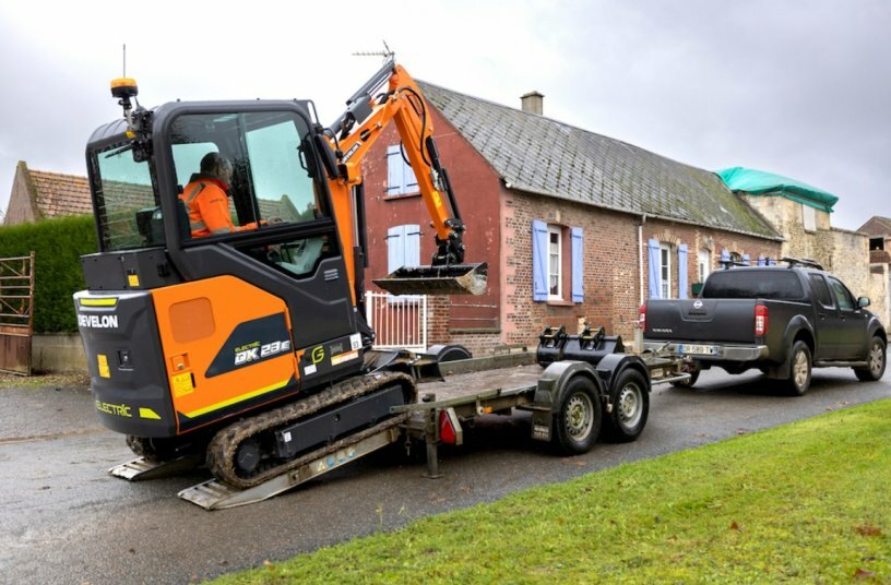 DEVELON Launches New DX23E-7 Electric Mini-Excavator<br>IMAGE SOURCE: DEVELON