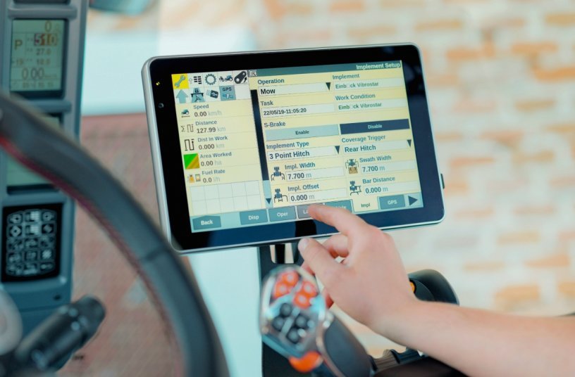 STEYR S-TECH 700 touchscreen<br>IMAGE SOURCE: Steyr; CNH Industrial N.V