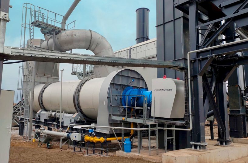 Benninghoven is the leading manufacturer of multi-fuel burners with up to 4 fuels, including renewable variants such as biomass-to-liquid (BtL) or wood dust. EVO JET burners as a Retrofit solution are the ideal choice for modernising existing plants.<br>IMAGE SOURCE: WIRTGEN GROUP