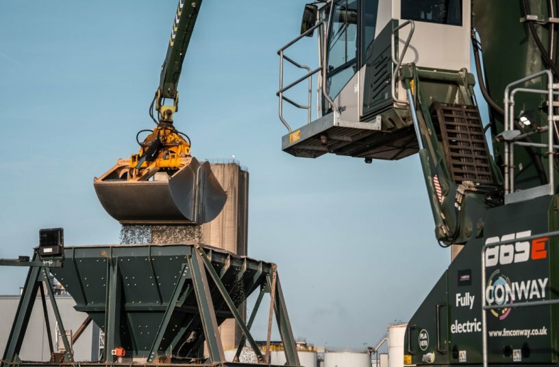 Unload ship in 6 hours and reduce energy consumption<br>IMAGE SOURCE: Sennebogen