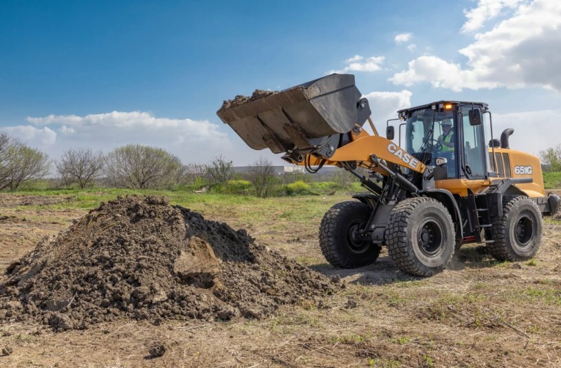 CASE 651G wheel loader<br>IMAGE SOURCE: CASE Construction Equipment