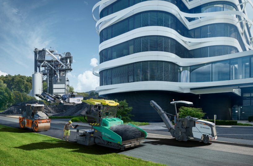 The Wirtgen Group production system for zero operating emissions on construction sites not only makes it possible to assure compliance with the strict threshold values for emissions that apply especially on urban construction sites, but also increases profitability.<br>IMAGE SOURCE: WIRTGEN GROUP