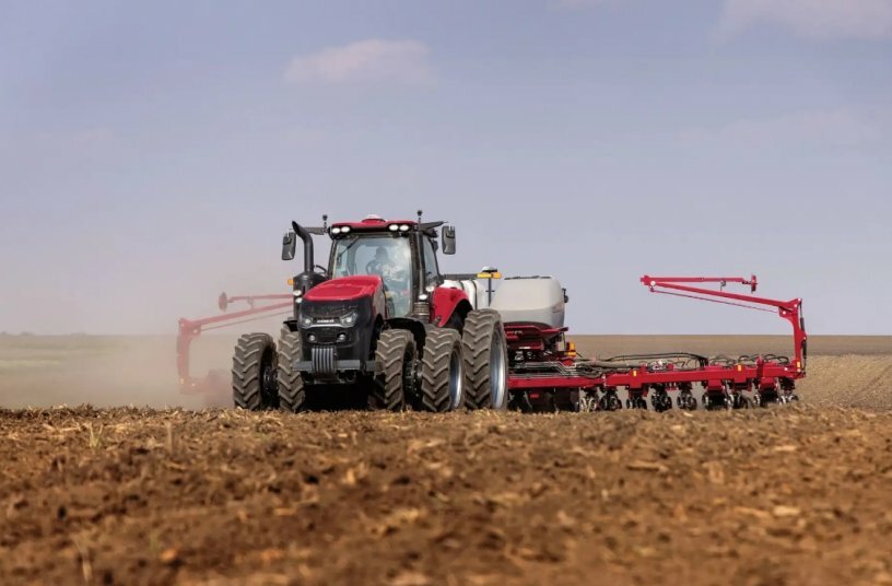 Case IH Magnum 265<br>IMAGE SOURCE: Case IH