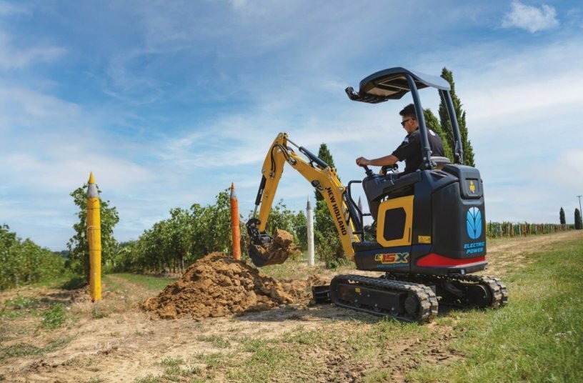 New Holland Construction E15X<br>IMAGE SOURCE: Curious Plot; New Holland Construction
