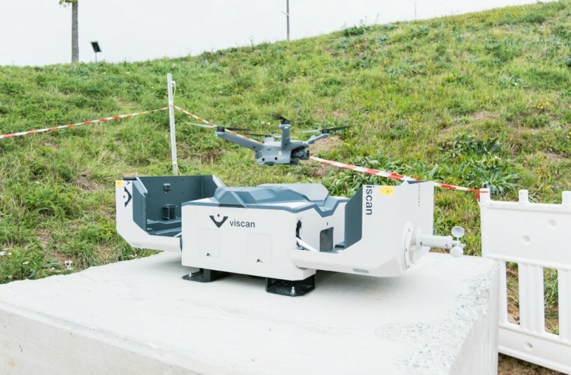 Das autonome Drohnensystem von Viscan führt selbstständig Vermessungen selbst in unwegsamen Geländen durch. Dank Wetteranalysen und stabiler Basisstation ist die Drohne bei ihren Einsätzen stets bestens geschützt.<br>BILDQUELLE: wyynot GmbH; Coreum GmbH