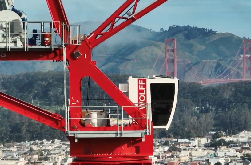 Beautiful and demanding: San Francisco presents highly complex conditions for tower crane operations. For the Helen Diller Hospital project, the WOLFF 1250 B cranes were the only cranes capable of meeting the requirements due to their lifting capacity and exceptional free-standing heights combined with slender tower designs.<br>IMAGE SOURCE: © Herrero Boldt Webcor