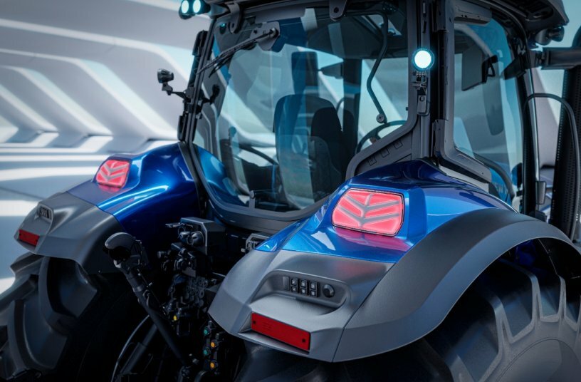 New Holland T7 Standard Wheelbase Wins Prestigious Red Dot Design Award<br>IMAGE SOURCE: New Holland Agriculture