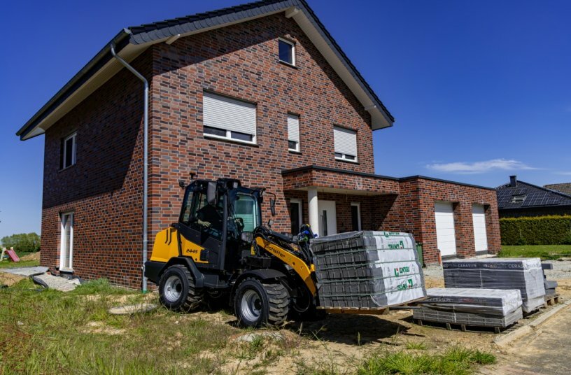 The new 2445-2 impresses with a modern comfort cab, optimised all-round visibility and practical details to ensure even greater efficiency in everyday use.<br>IMAGE SOURCE: Schäffer Maschinenfabrik GmbH
