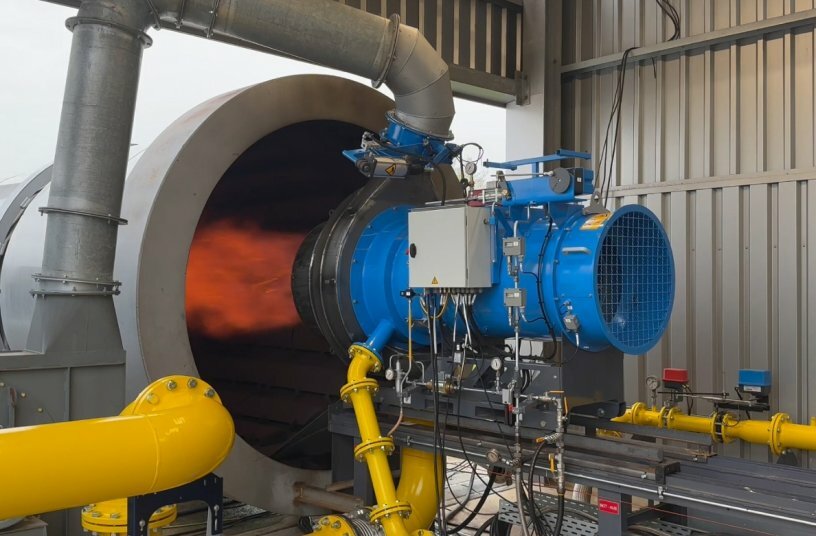 Prototype test on the burner test rig at the Benninghoven factory. Each burner that leaves the factory is tested on the test rig and preconfigured to the customer parameters.<br>IMAGE SOURCE: WIRTGEN GROUP