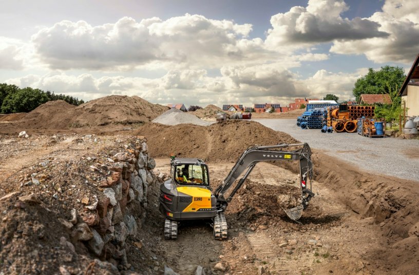 Der neue Kurzheckbagger ECR90 löst den Vorgänger ECR88 ab und beeindruckt unter anderem durch eine deutlich höhere Motorleistung.<br>BILDQUELLE: Volvo Construction Equipment