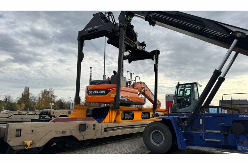 A New Step in Rail Transport: Meet the Cargo-basket<br>IMAGE SOURCE: Van der Vlist