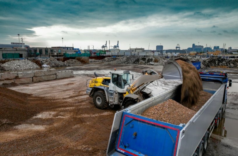 The L 576 XPower® wheel loader is in use at Denmark's leading recycling company RGS Nordic.<br>IMAGE SOURCE: Liebherr-Werk Bischofshofen GmbH