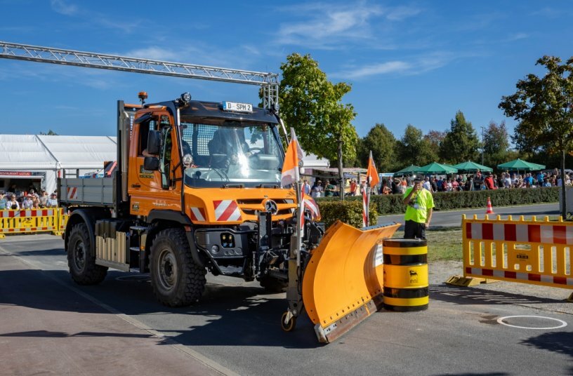 Unimog in the spotlight at the 4th German Snow Plow Championship<br>IMAGE SOURCE: Daimler Truck AG