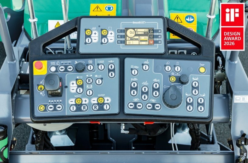 Great operator convenience: the paver operator’s console for the ErgoPlus 5 operating concept can be adjusted both horizontally and in terms of angle. It also integrates a colour display for the first time.<br>IMAGE SOURCE: WIRTGEN GROUP