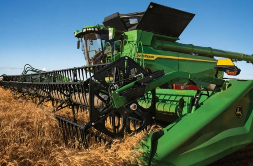 John Deere X9 1100<br>IMAGE SOURCE: John Deere