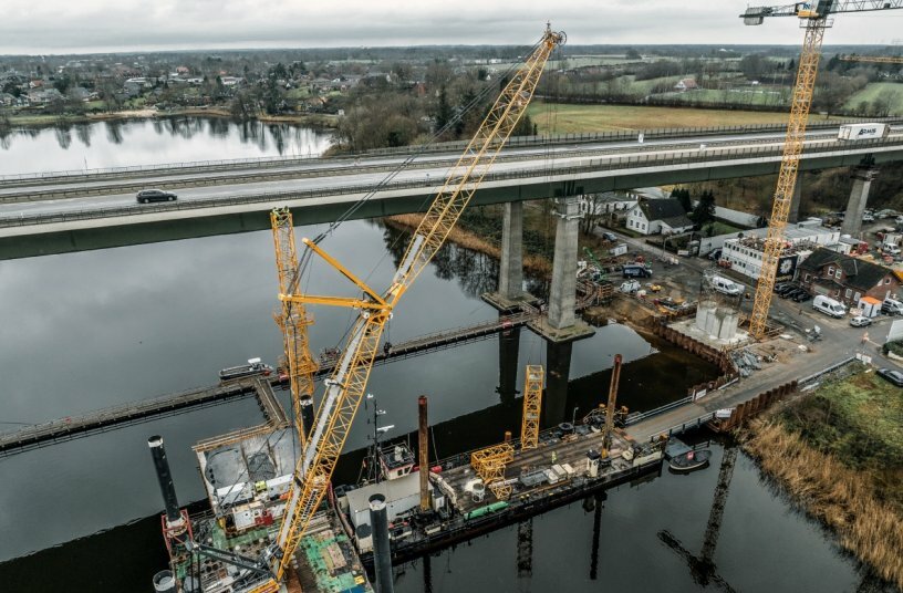 A Liebherr LR 1250 crawler crane, manufactured in Nenzing (Austria) made the assembly possible.<br>IMAGE SOURCE: Liebherr-Werk Biberach GmbH
