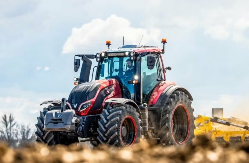 Valtra T215<br>IMAGE SOURCE: Valtra