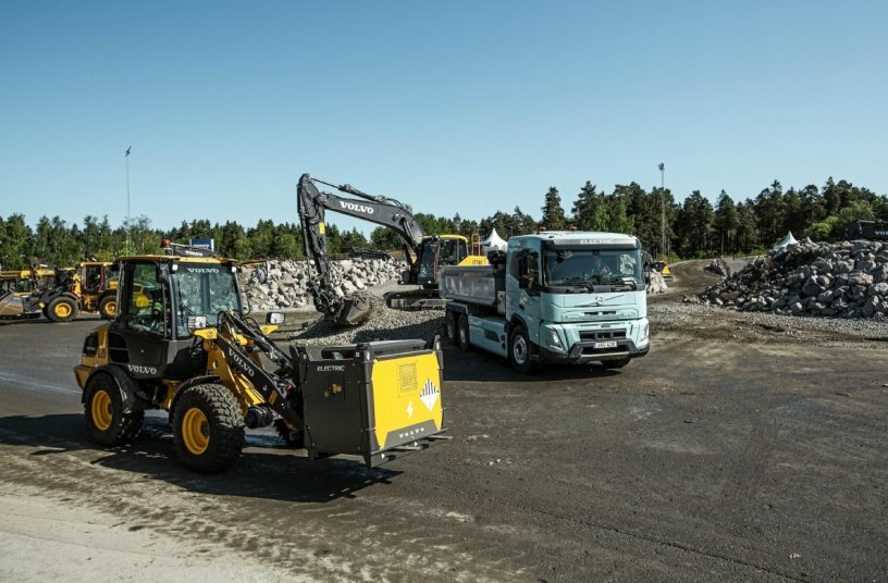 The PU40 power unit is one of a variety of flexible charging solutions.<br>IMAGE SOURCE: Volvo CE
