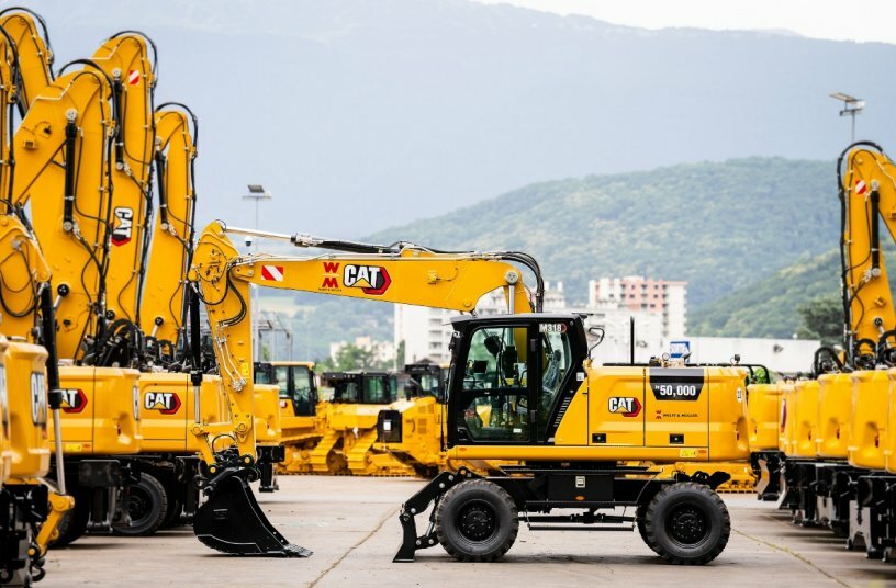 The 50,00th Cat Wheel Excavator celebratory unit presented to Wolff & Müller Holding GmbH & Co. KG.<br>IMAGE SOURCE: Caterpillar UK Ltd.