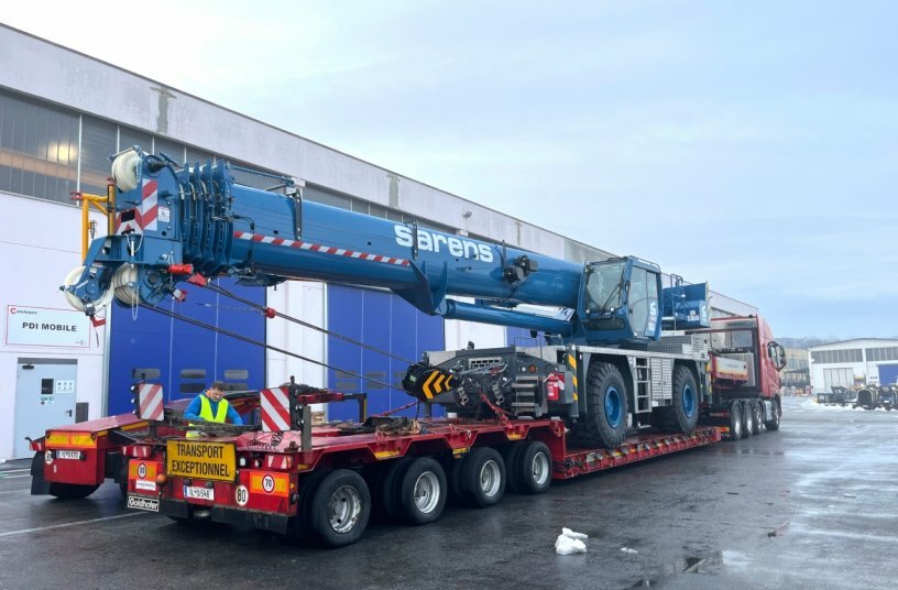 Transport of rough-terrain crane<br>IMAGE SOURCE: Manitowoc