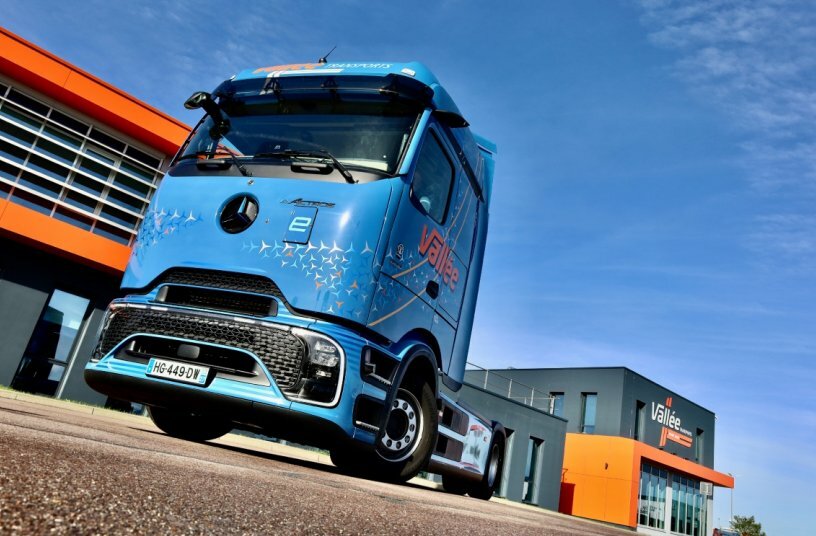 Transports Vallée in France is investing in the future: First Mercedes-Benz eActros 600 and 62 Actros L with ProCabin<br>IMAGE SOURCE: Daimler Truck AG
