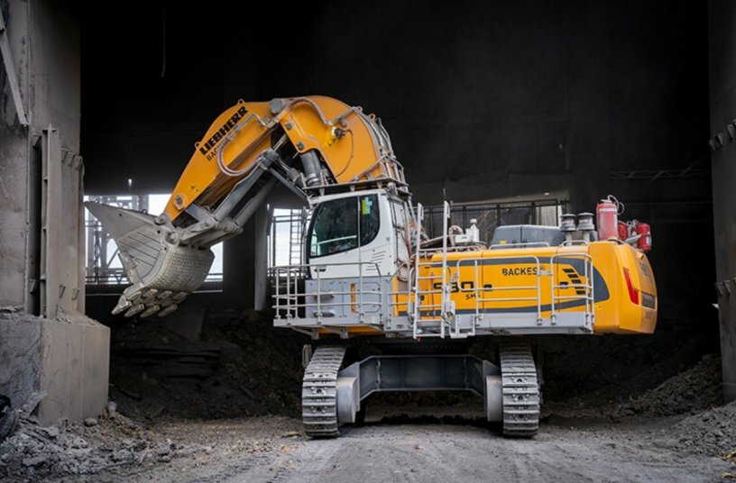 Special excavators: the Liebherr R 980 SME in slag handling operations