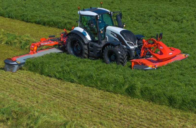 Disc mower with grouper featuring an auger GMD 9530 RV<br>IMAGE SOURCE: KUHN SAS