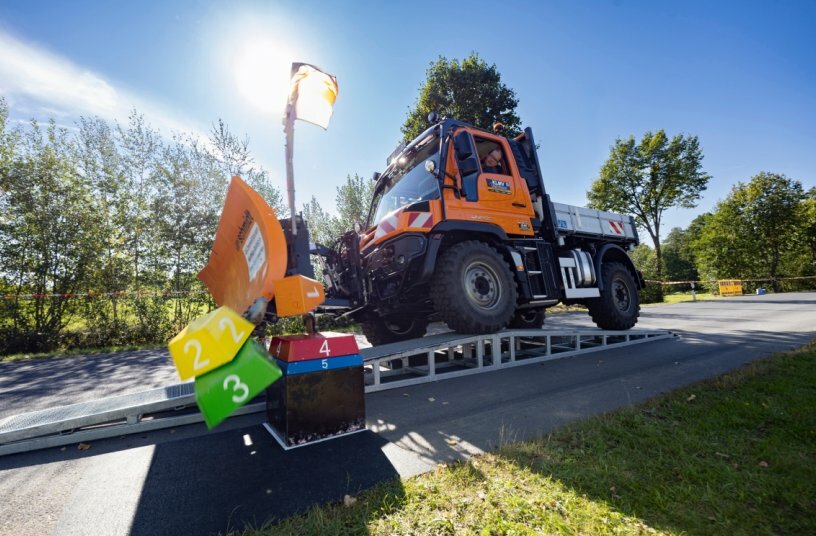 Unimog in the spotlight at the 4th German Snow Plow Championship<br>IMAGE SOURCE: Daimler Truck AG