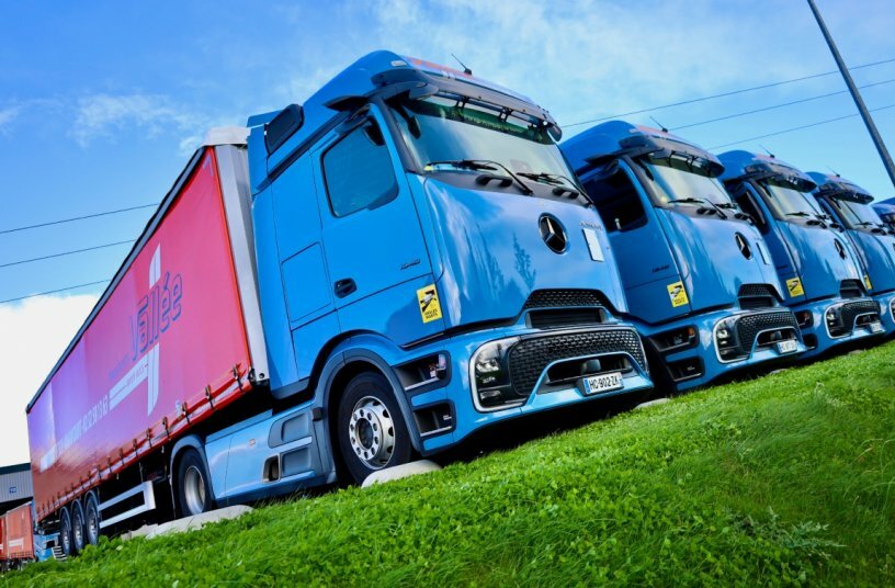 Transports Vallée in France is investing in the future: First Mercedes-Benz eActros 600 and 62 Actros L with ProCabin<br>IMAGE SOURCE: Daimler Truck AG