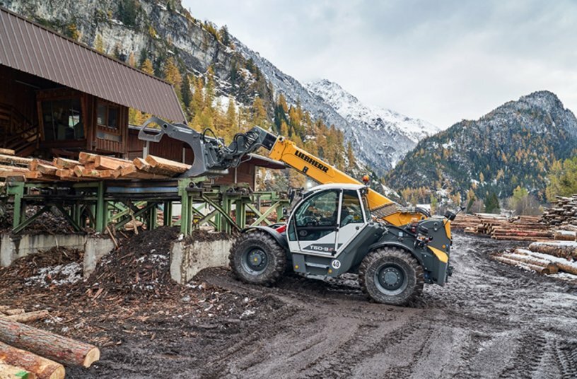 The Liebherr T 60-9s is used for timber handling in the sawmill.<br>IMAGE SOURCE: Liebherr-International Deutschland GmbH