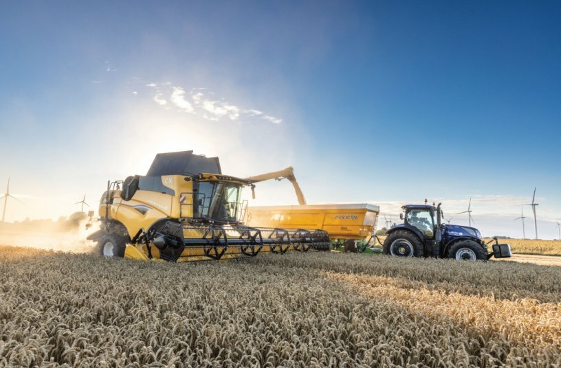 New Holland CX8.90<br>IMAGE SOURCE: New Holland Agriculture