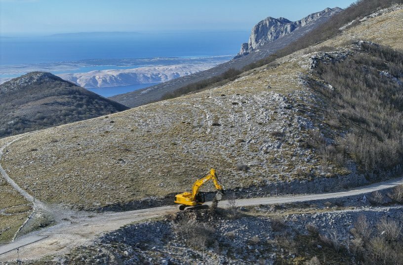 JCB 370X<br>IMAGE SOURCE: JCB