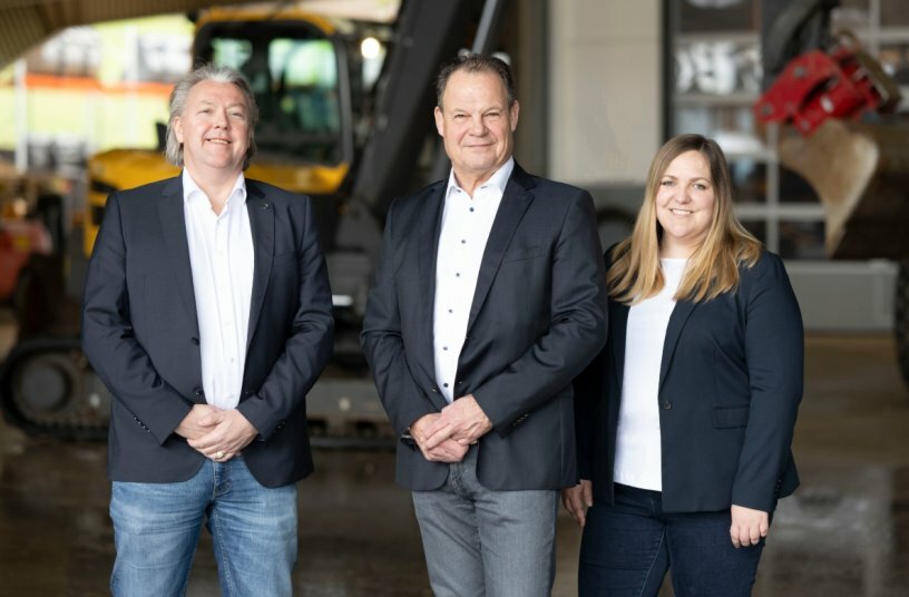 Martin Hubmayer, Thomas Schmitz und Nina Lindner<br>BILDQUELLE: ASCENDUM Baumaschinen Österreich GmbH