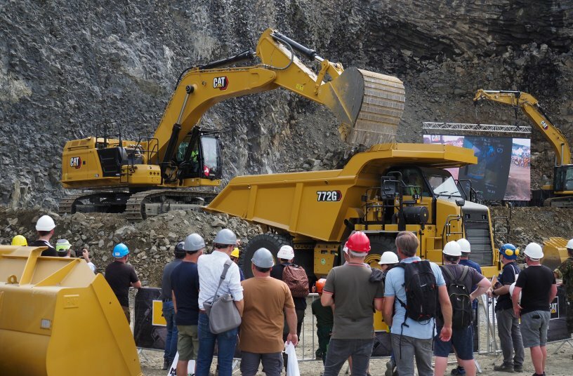 Maxed-out performance: On roughly 3,800 m², Zeppelin Baumaschinen GmbH demonstrates exactly what its heavy machinery can do.<br>IMAGE SOURCE: GEOPLAN GmbH