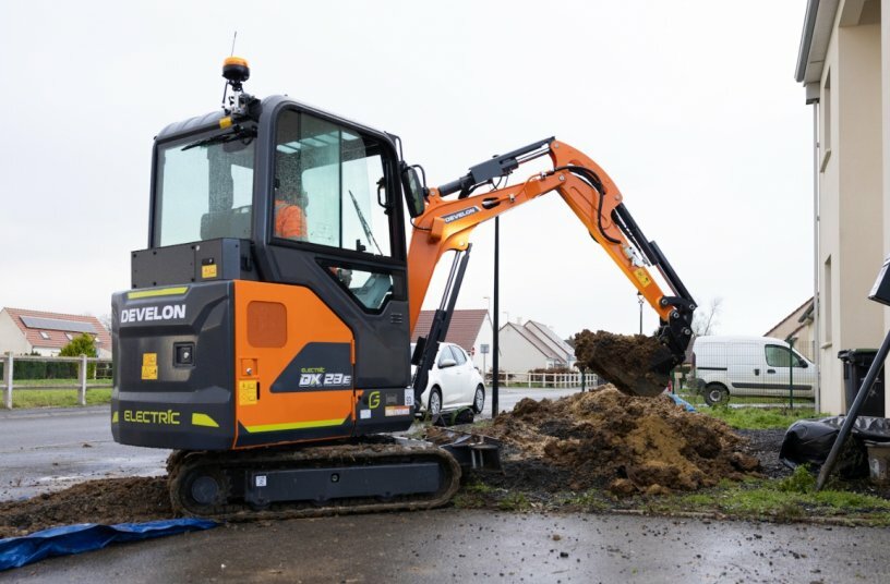 DEVELON Launches New DX23E-7 Electric Mini-Excavator<br>IMAGE SOURCE: DEVELON
