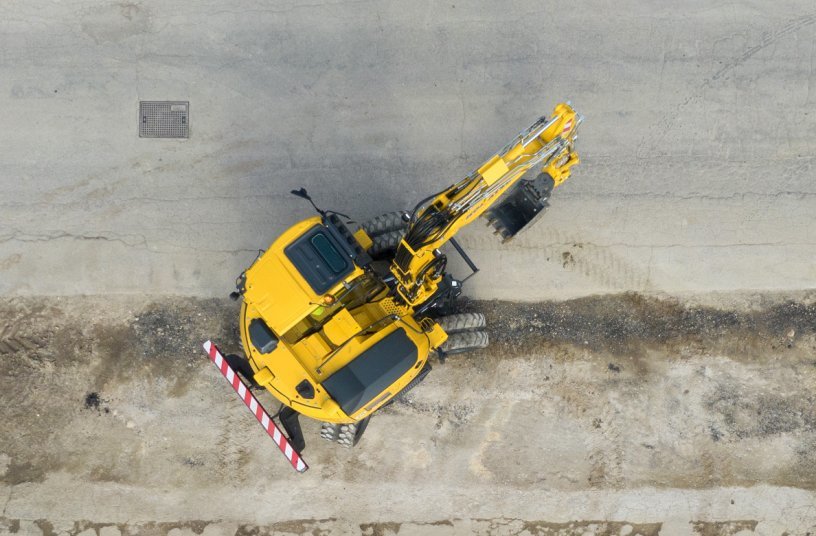 Komatsu PW98MR-11<br>IMAGE SOURCE: Komatsu