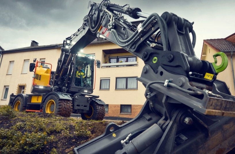 Volvo CE Brings Next-Gen Wheeled Excavators to North America with Industry-First Retractable Access Ladder<br>IMAGE SOURCE: Volvo Construction Equipment