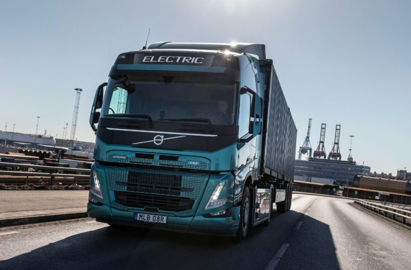 Volvo Trucks hat eine Absichtserklärung über den Verkauf von bis zu 1.000 Elektro-Lkw bis 2030 an Holcim unterzeichnet, einen der weltweit größten Baustoffproduzenten.<br>BILDQUELLE: Volvo Trucks