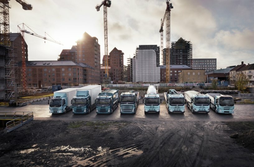 Volvo Trucks hat eine Absichtserklärung über den Verkauf von bis zu 1.000 Elektro-Lkw bis 2030 an Holcim unterzeichnet, einen der weltweit größten Baustoffproduzenten.<br>BILDQUELLE: Volvo Trucks