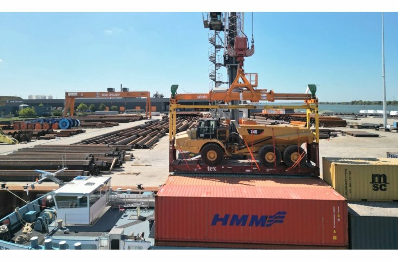 Van der Vlist: Your Partner for Flatrack and Container Services<br>IMAGE SOURCE: Van der Vlist