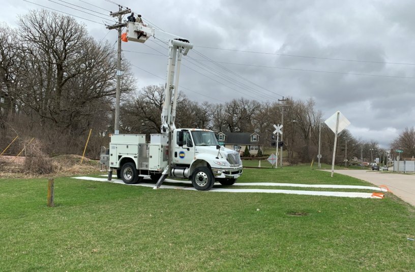 Line Truck on Trax <br>IMAGE SOURCE: DICA