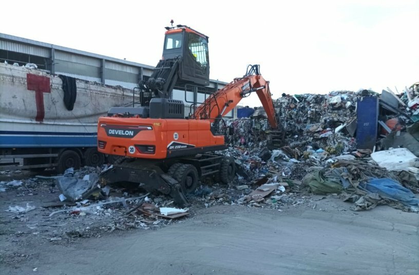 Develon DX230WMH-7 Pizzorno<br>IMAGE SOURCE: DEVELON
