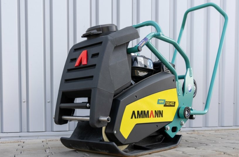 The new forward-moving vibratory plates APF 12/40-2 or APF 12/50-2 are compact and maneuverable like their predecessors, but considerably more powerful.<br>IMAGE SOURCE: Ammann
