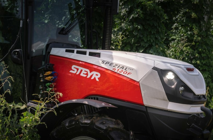 STEYR Spezial F CVT<br>IMAGE SOURCE: STEYR