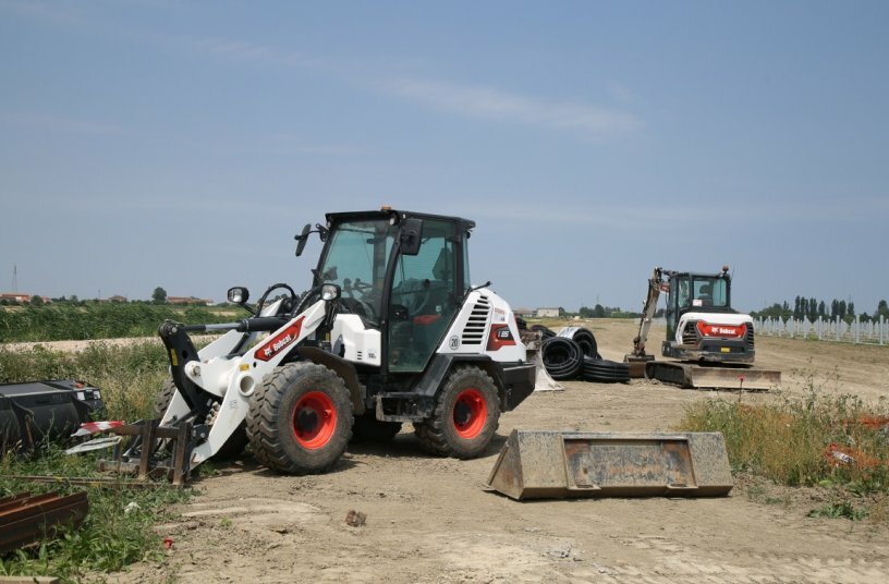 Bobcat machinery plays a key role in the construction of one of Italy´s largest agro-photovoltaic plants<br>IMAGE SOURCE: Bobcat
