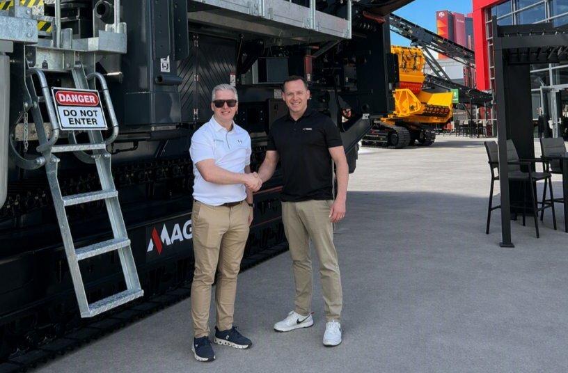 Niall Duffy, Product & Technical Sales Manager, MAGNA and Luke Talbot, Managing Director, PowerX<br>IMAGE SOURCE: Terex MAGNA