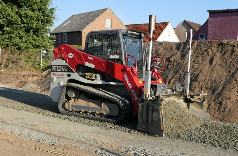 Schnell und präzise arbeitet die Takeuchi Raupe TL 12 2V.<br>BILDQUELLE: Wilhelm Schäfer GmbH